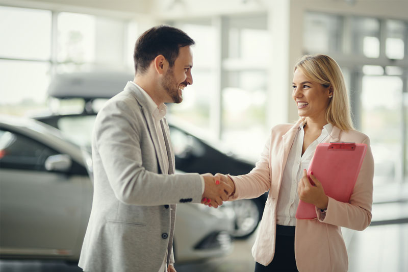 salesperson-workin-at-car-dealership
